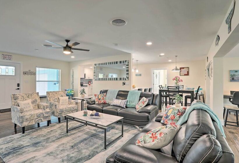 St Pete Retreat W/ Spacious Patio & Pond View