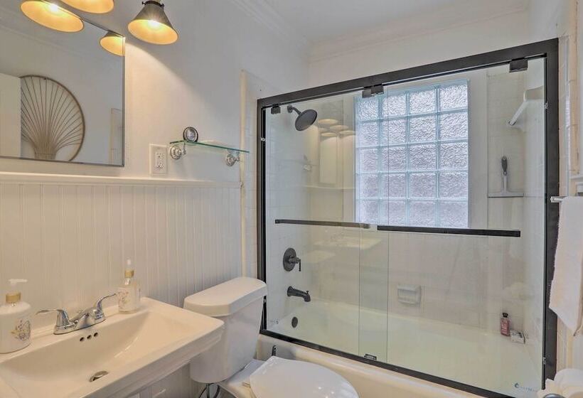 St Petersburg Escape W/ Fenced Yard + Games!