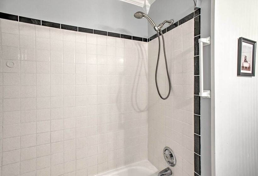 Stunning Evergreen Chalet W/ Private Hot Tub!