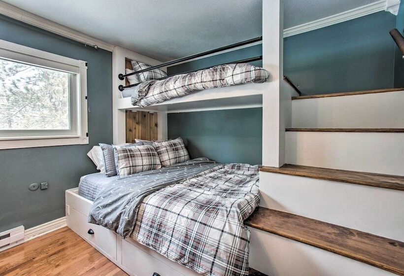 Stunning Evergreen Chalet W/ Private Hot Tub!