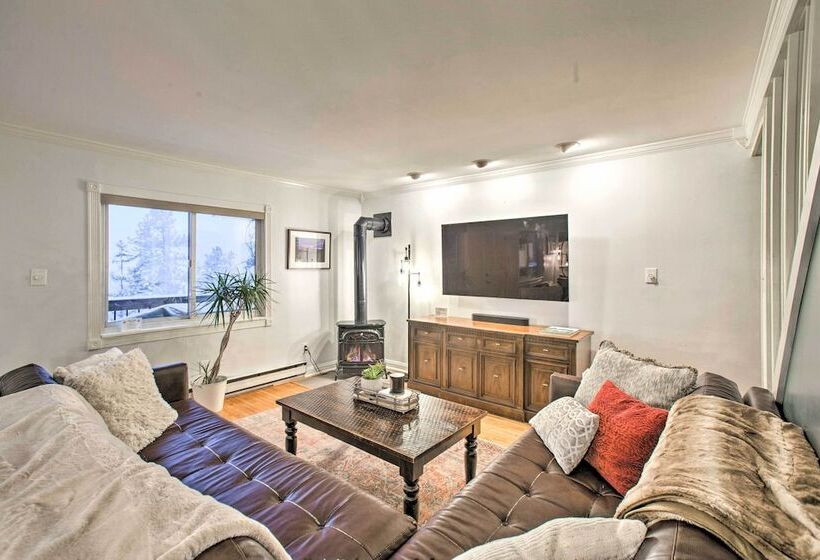 Stunning Evergreen Chalet W/ Private Hot Tub!