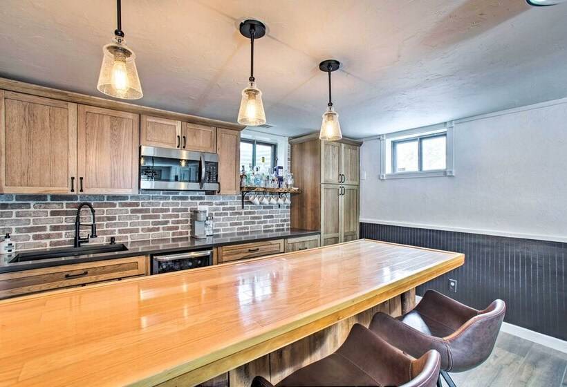 Stunning Evergreen Chalet W/ Private Hot Tub!