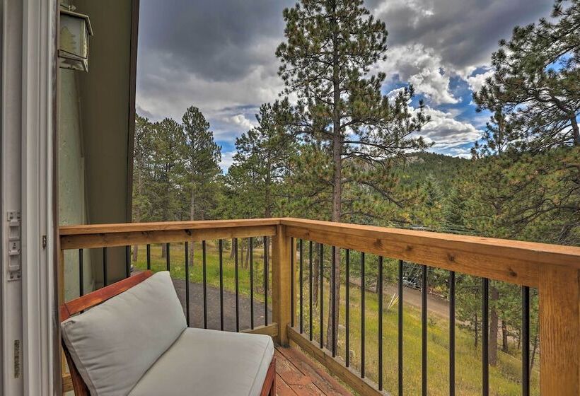 Stunning Evergreen Chalet W/ Private Hot Tub!