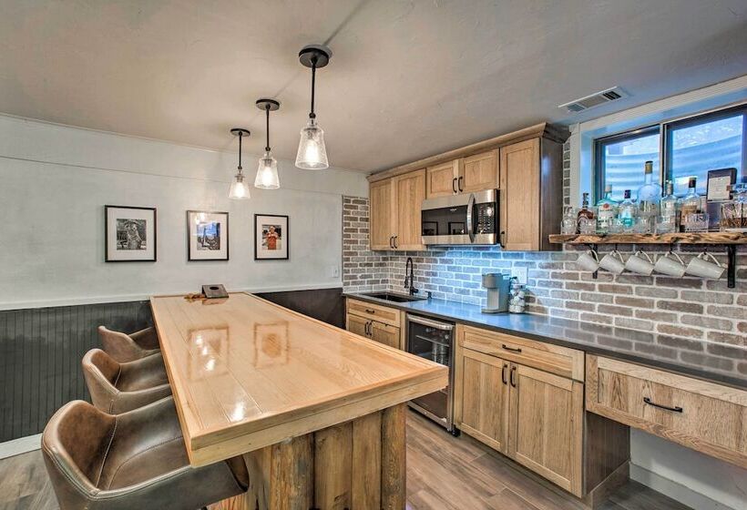 Stunning Evergreen Chalet W/ Private Hot Tub!