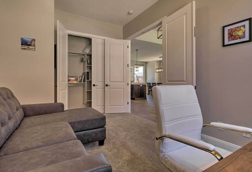 Stunning Kanab Home   Amazing Red Rock Views!