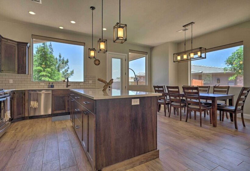 Stunning Kanab Home   Amazing Red Rock Views!
