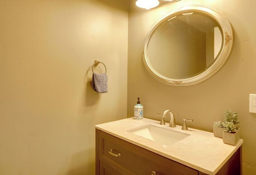 Stunning Luxury Home W/ Lake Tahoe Views & Hot Tub