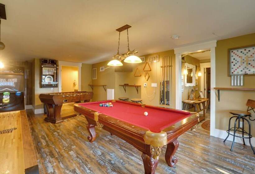 Stunning Luxury Home W/ Lake Tahoe Views & Hot Tub