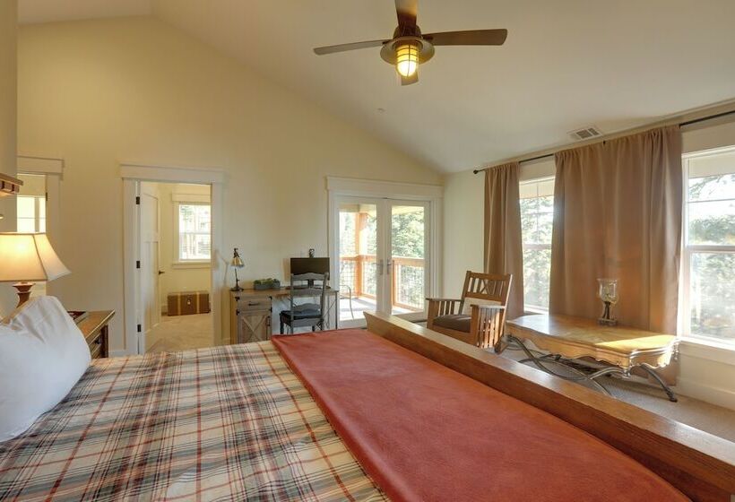 Stunning Luxury Home W/ Lake Tahoe Views & Hot Tub