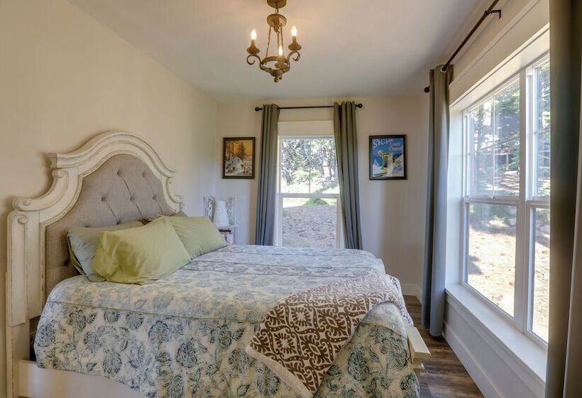 Stunning Luxury Home W/ Lake Tahoe Views & Hot Tub