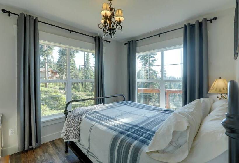 Stunning Luxury Home W/ Lake Tahoe Views & Hot Tub