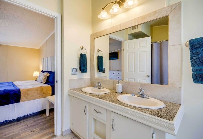 Stunning Pensacola Home, 8 Mi To Downtown!