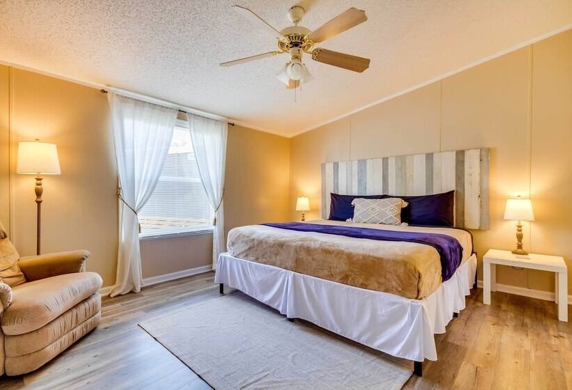 Stunning Pensacola Home, 8 Mi To Downtown!