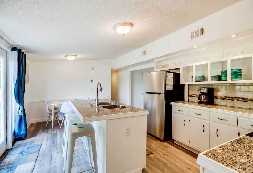 Stunning Pensacola Home, 8 Mi To Downtown!