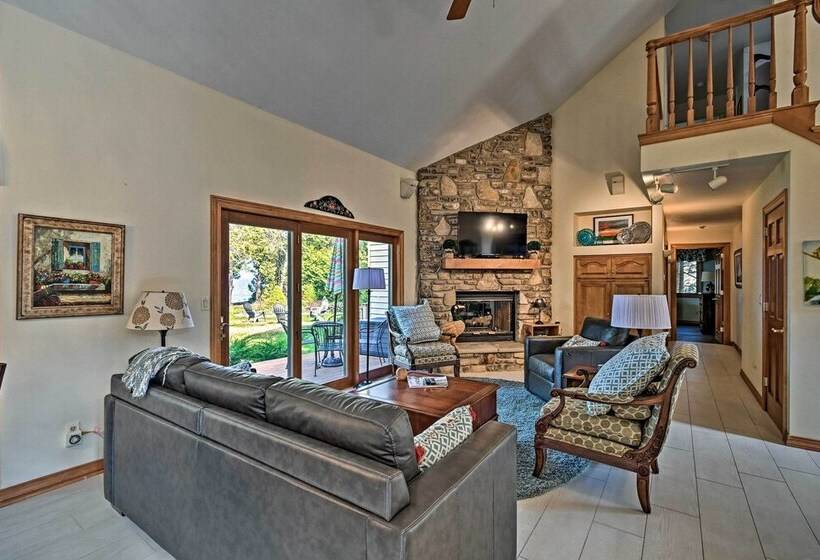 Sturgeon Bay Hideaway W/ Direct Water Access!