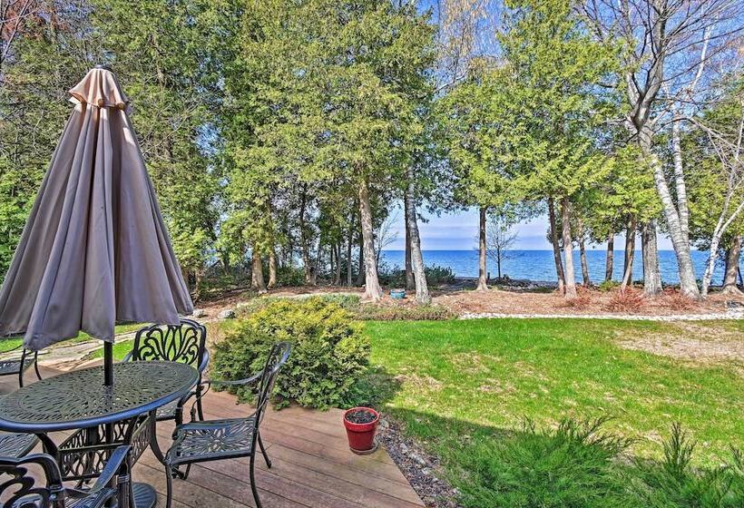 Sturgeon Bay Hideaway W/ Direct Water Access!