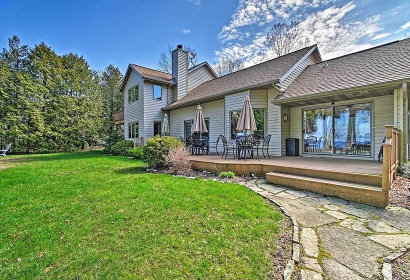 Sturgeon Bay Hideaway W/ Direct Water Access!