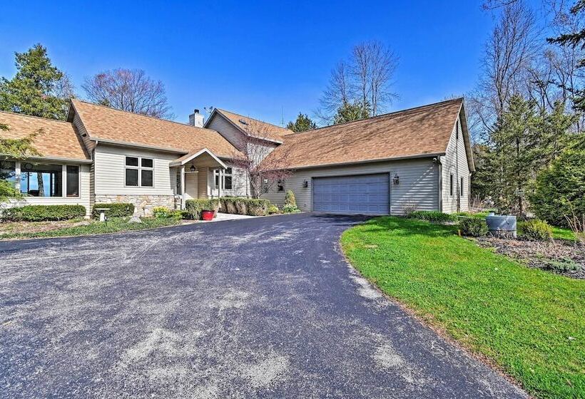Sturgeon Bay Hideaway W/ Direct Water Access!