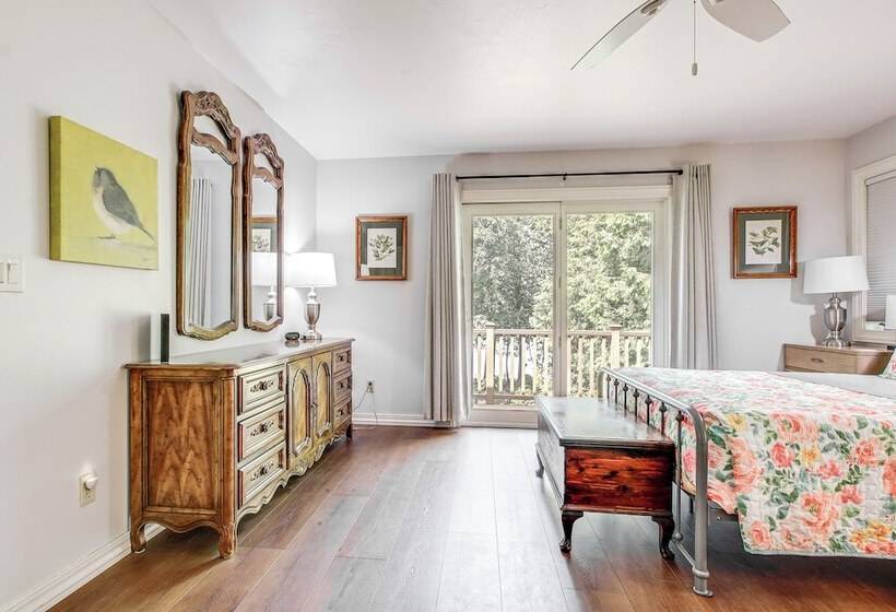 Sturgeon Bay Hideaway W/ Direct Water Access!