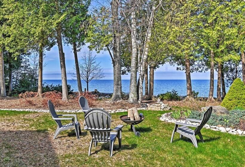 Sturgeon Bay Hideaway W/ Direct Water Access!