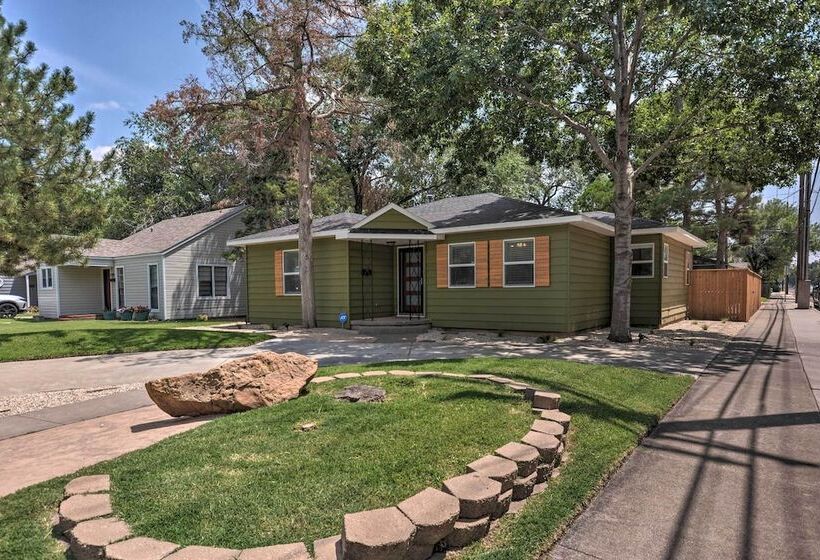 Stylish Home   Walk To Texas Tech University!