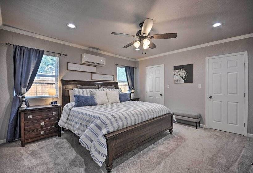 Stylish Home   Walk To Texas Tech University!