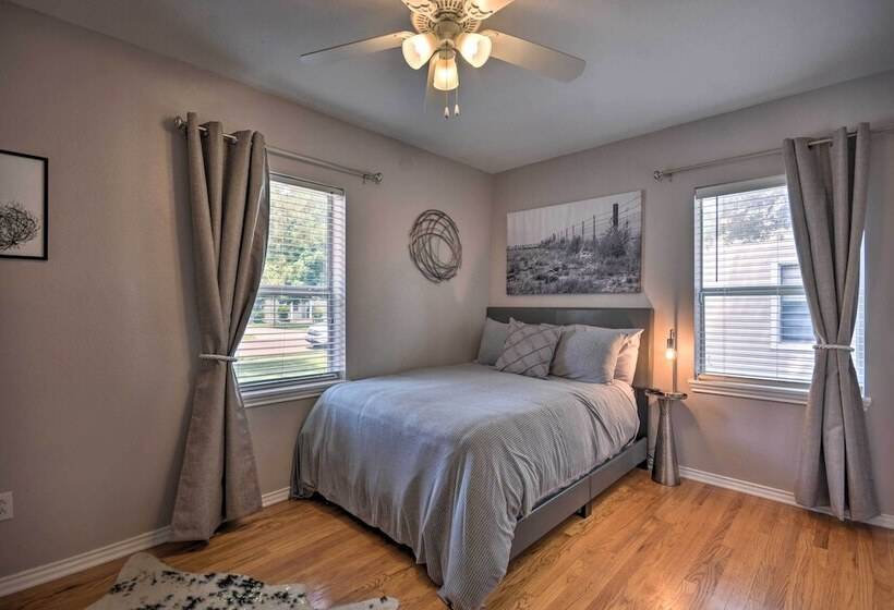 Stylish Home   Walk To Texas Tech University!