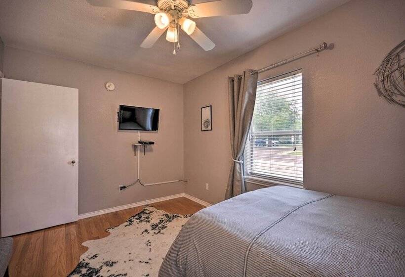 Stylish Home   Walk To Texas Tech University!