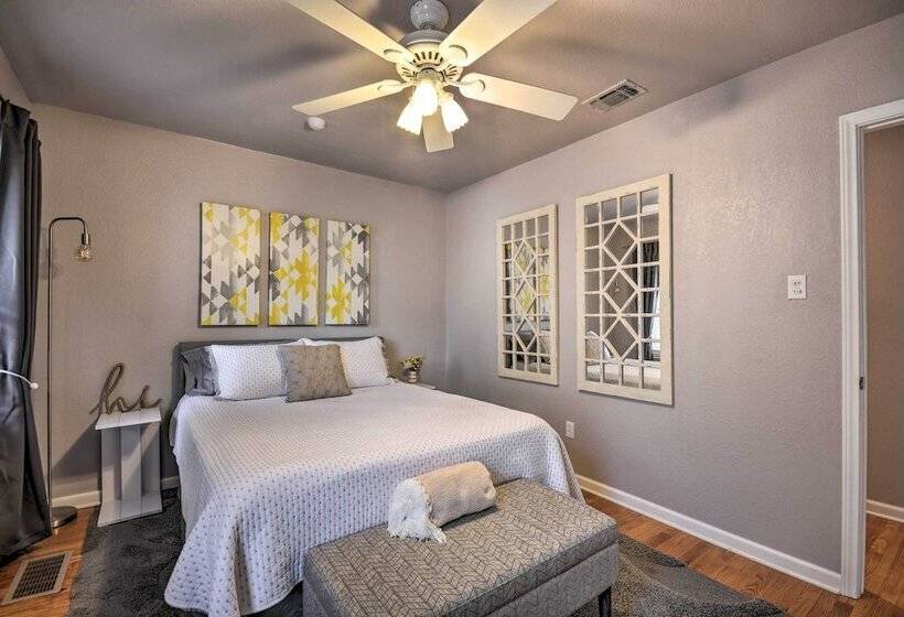Stylish Home   Walk To Texas Tech University!