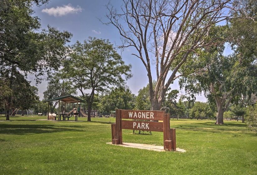 Stylish Home   Walk To Texas Tech University!