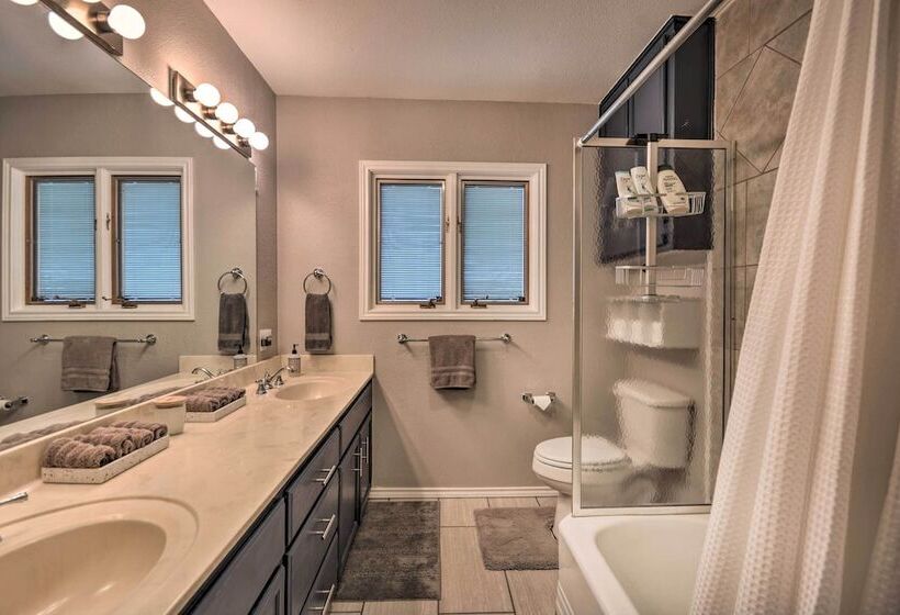 Stylish Home   Walk To Texas Tech University!