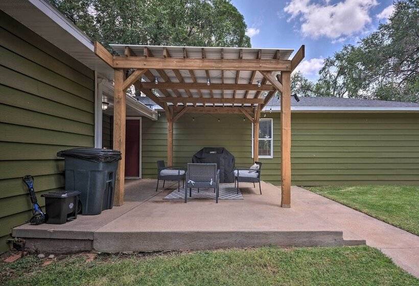 Stylish Home   Walk To Texas Tech University!