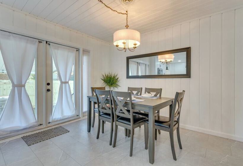 Stylish Pensacola Retreat W/ Patio & Grill!