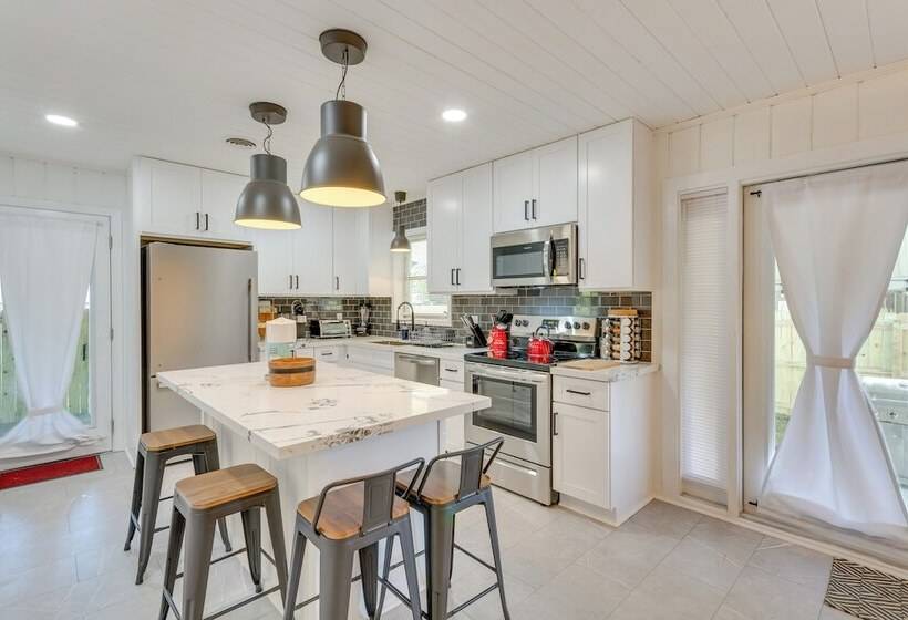 Stylish Pensacola Retreat W/ Patio & Grill!