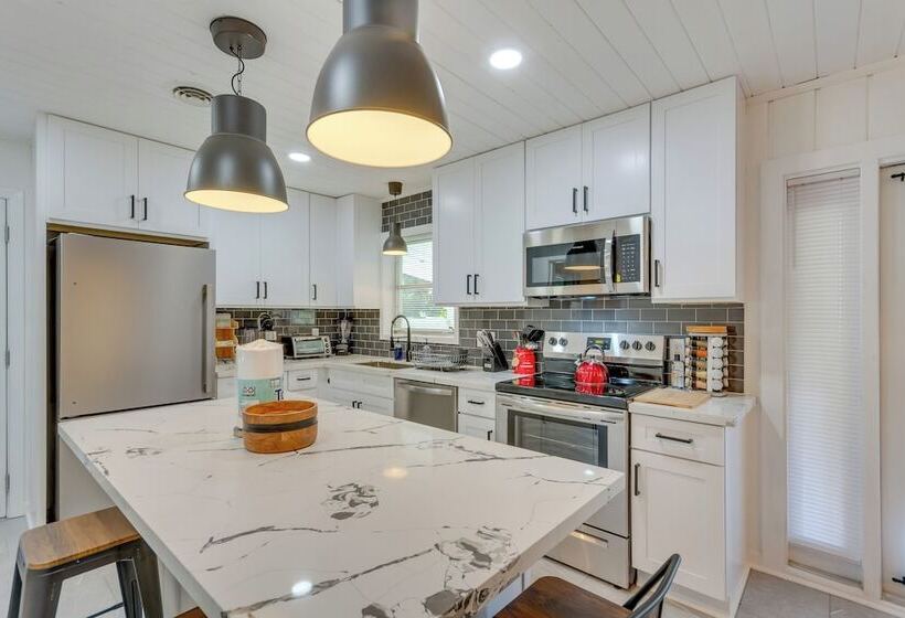 Stylish Pensacola Retreat W/ Patio & Grill!