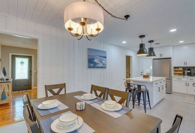 Stylish Pensacola Retreat W/ Patio & Grill!