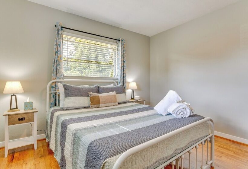 Stylish Pensacola Retreat W/ Patio & Grill!