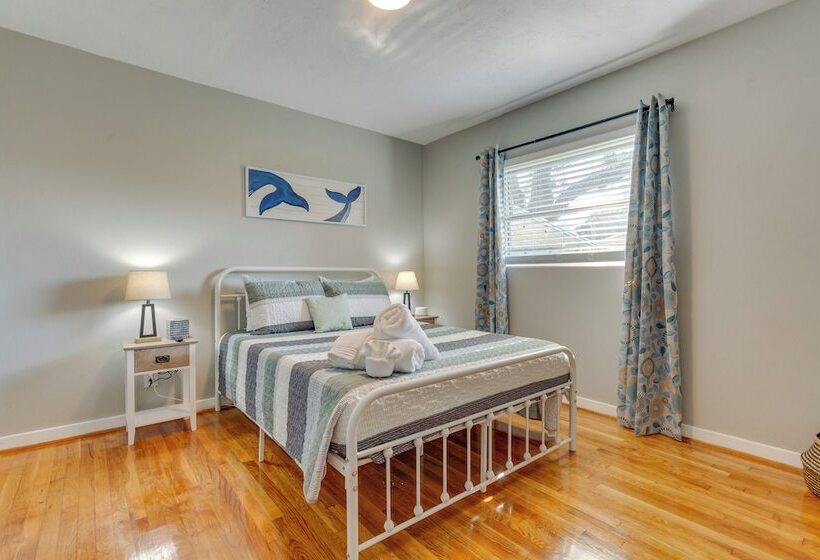 Stylish Pensacola Retreat W/ Patio & Grill!