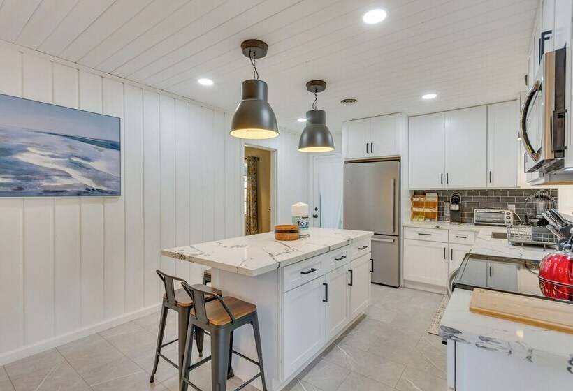 Stylish Pensacola Retreat W/ Patio & Grill!