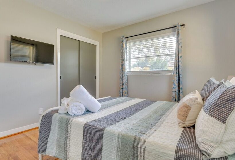 Stylish Pensacola Retreat W/ Patio & Grill!