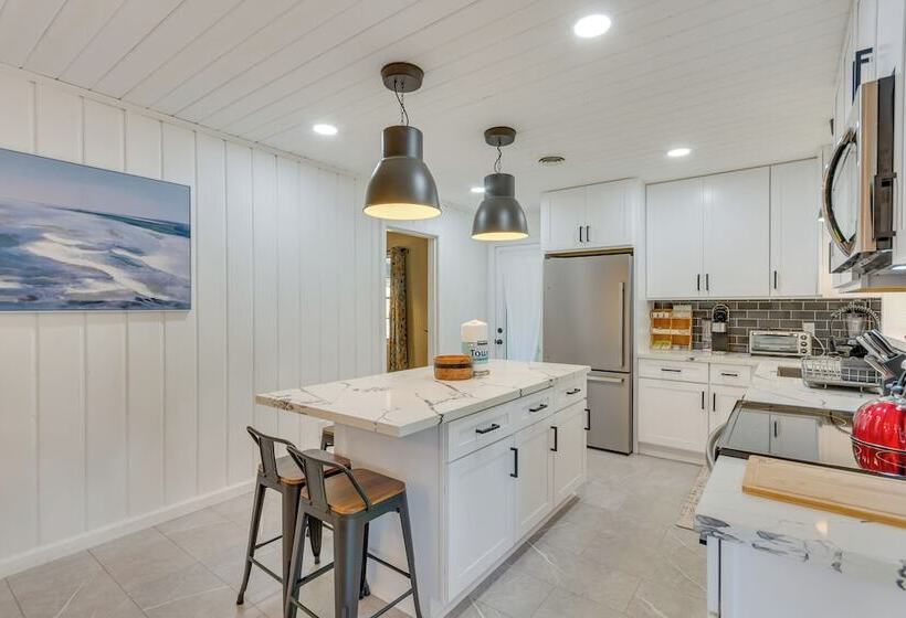 Stylish Pensacola Retreat W/ Patio & Grill!