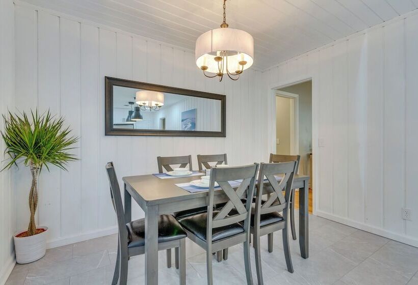 Stylish Pensacola Retreat W/ Patio & Grill!