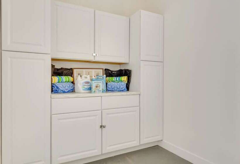 Stylish Pensacola Retreat W/ Patio & Grill!