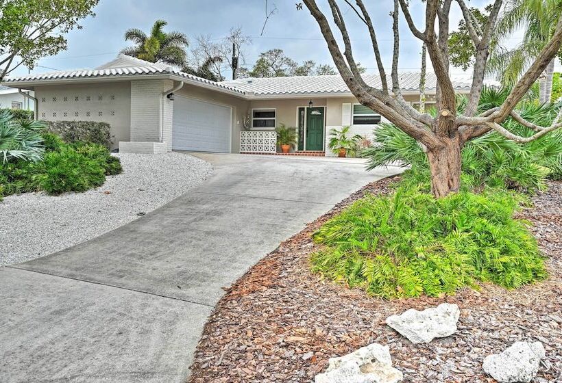 Sunny Largo Retreat: 4 Mi From Indian Rocks Beach!