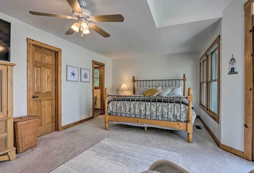 Sunny  Providence Cottage  Retreat W/ Dock, Kayaks