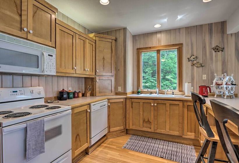 Sunny  Providence Cottage  Retreat W/ Dock, Kayaks