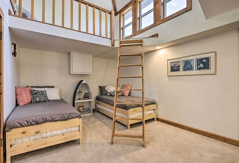 Sunny  Providence Cottage  Retreat W/ Dock, Kayaks