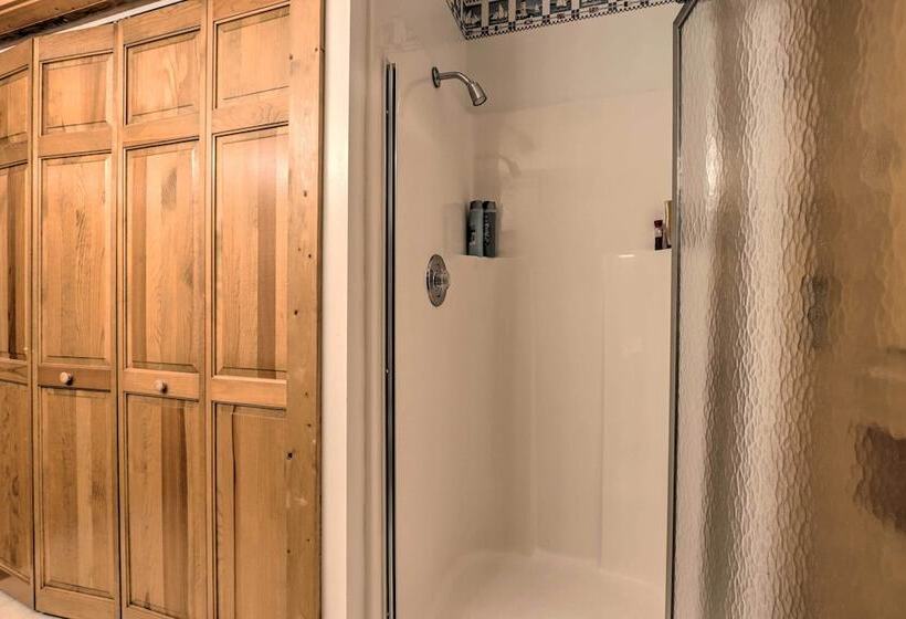 Sunny  Providence Cottage  Retreat W/ Dock, Kayaks