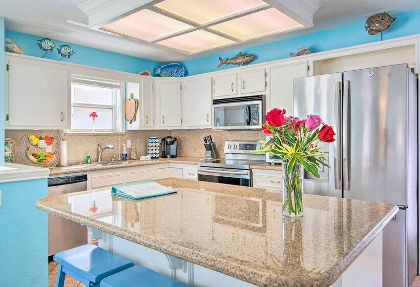 Sunny South Padre Home   Steps To The Beach!