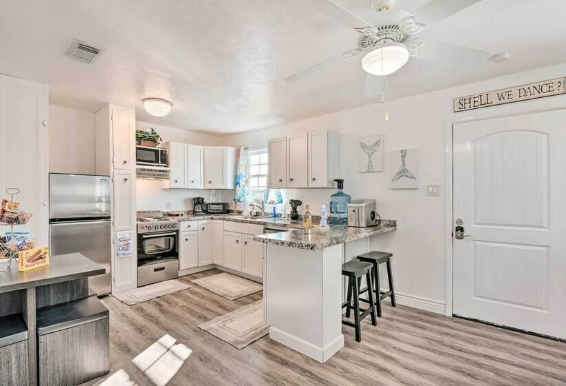 Surfside Escape W/ Deck ~ 1 Block To Beach!